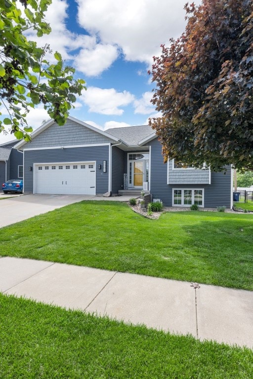 8001 Turtlerun Dr NE, Cedar Rapids, IA 52402 - view of front of home featuring a garage, concrete driveway, and a front yard