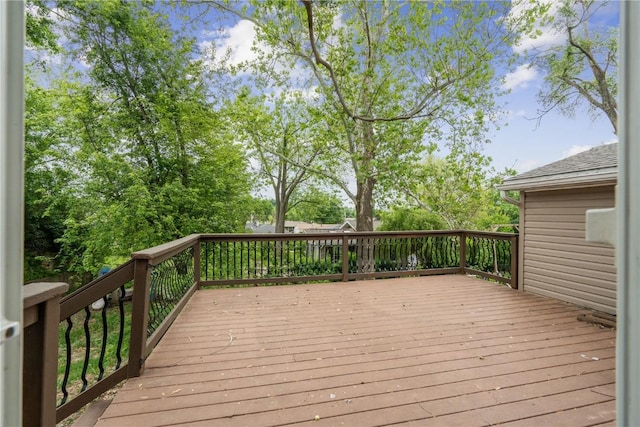 654 34th St SE, Cedar Rapids, IA 52403 - view of deck