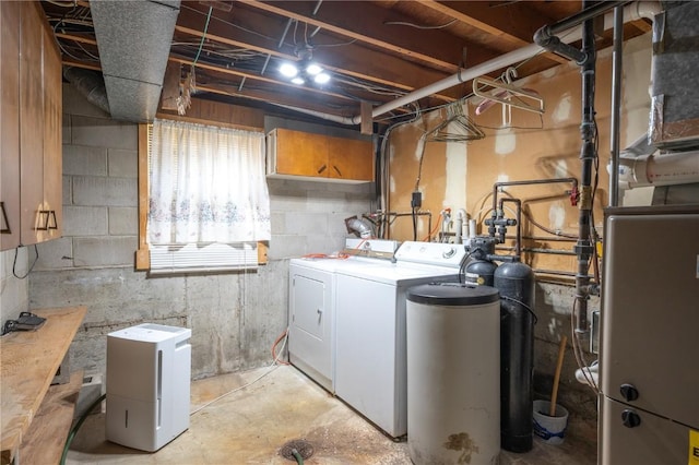 409 Oak St, Rowley, IA 52329 - laundry area with independent washer and dryer