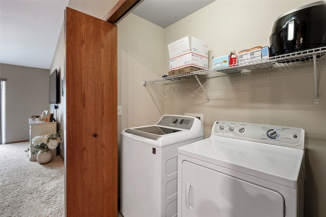 302 Duchess Dr, Solon, IA 52333 - washroom featuring washer and clothes dryer and carpet floors