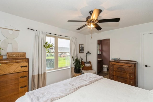 2806 Dawn Ave SW, Cedar Rapids, IA 52404 - bedroom featuring ensuite bath and ceiling fan