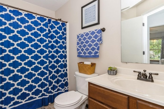 2806 Dawn Ave SW, Cedar Rapids, IA 52404 - full bathroom with vanity and a shower with shower curtain