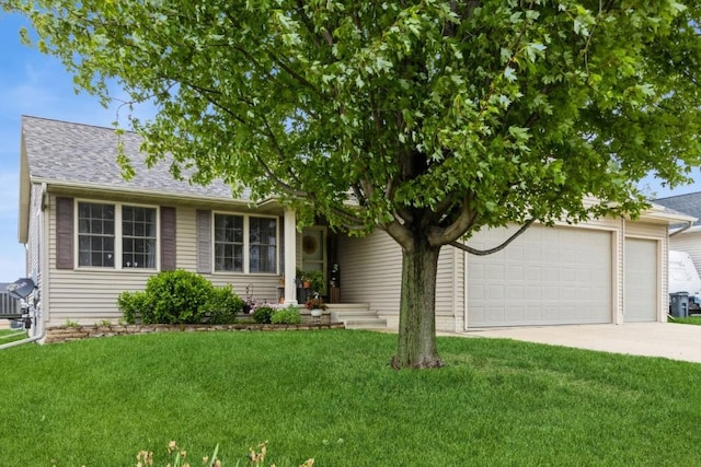 2806 Dawn Ave SW, Cedar Rapids, IA 52404 - view of front of home featuring a front lawn, concrete driveway, and roof with shingles
