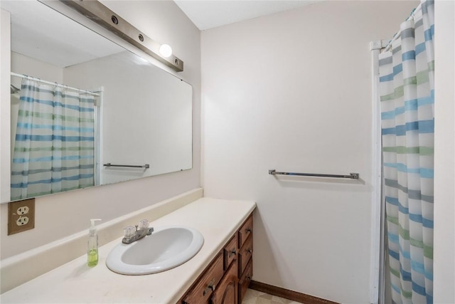 2623 Iris Ave NW, Cedar Rapids, IA 52405 - full bath with vanity and a shower with shower curtain