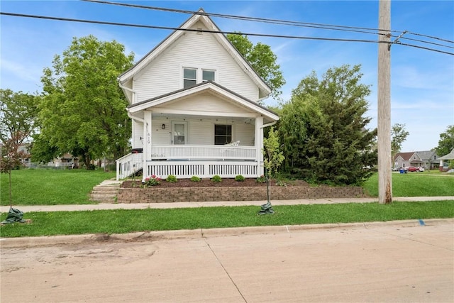 619 I Ave NW, Cedar Rapids, IA 52405 - view of front of home featuring covered porch and a front yard