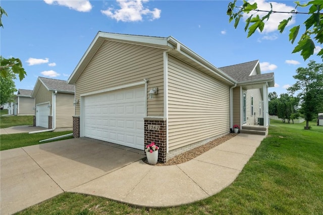 1562 Hunters Creek Way, Marion, IA 52302 - view of side of home with a lawn and a cooling unit