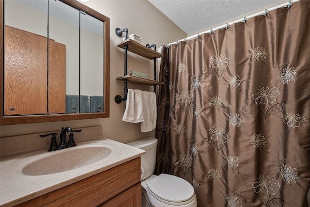 1724 Hamer Dr NW, Cedar Rapids, IA 52405 - bathroom with a textured ceiling, toilet, vanity, and a shower with curtain