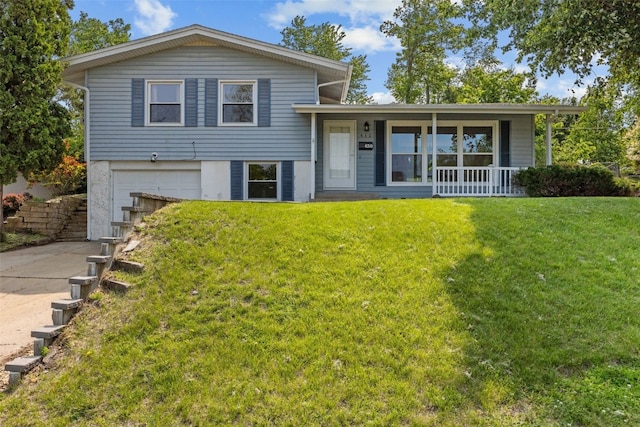 430 Red Fox Rd SE, Cedar Rapids, IA 52403 - split level home featuring a garage, driveway, a front yard, and covered porch