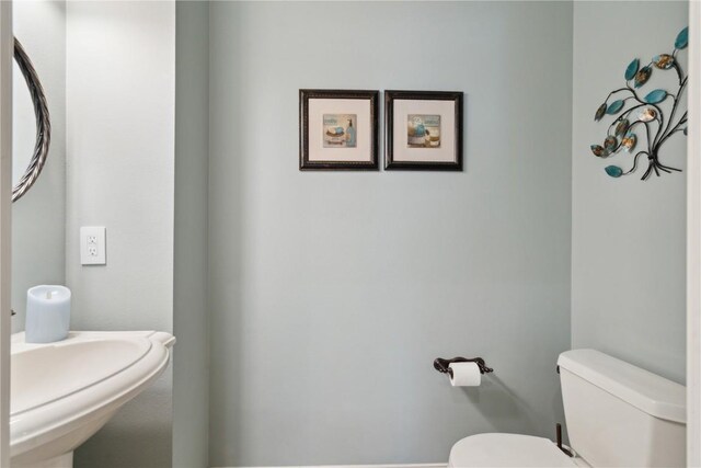 1485 Huntington Hills Dr, Marion, IA 52302 - half bath featuring toilet