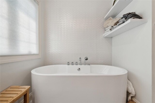 1485 Huntington Hills Dr, Marion, IA 52302 - bathroom with a soaking tub