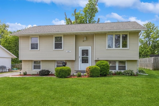 5817 Underwood SW, Cedar Rapids, IA 52404 - raised ranch with brick siding