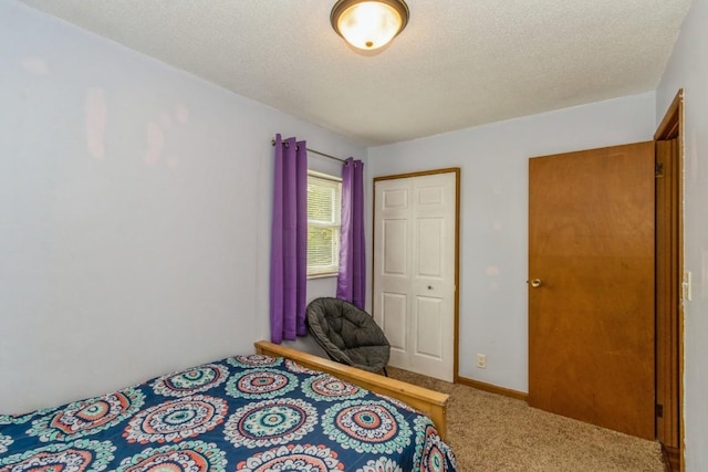 5817 Underwood SW, Cedar Rapids, IA 52404 - carpeted bedroom featuring a textured ceiling and a closet
