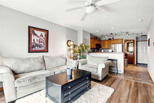 2900 Samuel Ct SW Unit D, Cedar Rapids, IA 52404 - living room featuring light wood-type flooring and ceiling fan