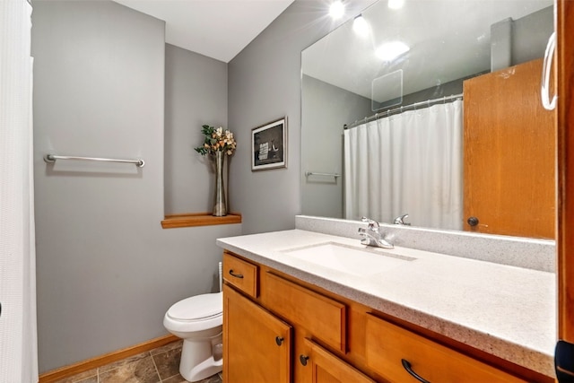 2900 Samuel Ct SW Unit D, Cedar Rapids, IA 52404 - bathroom with vanity, toilet, baseboards, and curtained shower