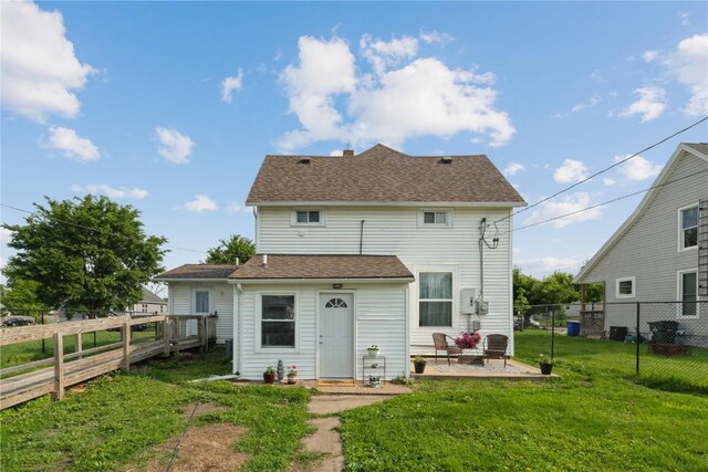 407 7th Ave SW, Cedar Rapids, IA 52404 - rear view of property with a patio area and a shingled roof