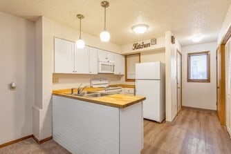 808 Westwinds Dr Unit 5, Iowa City, IA 52246 - photo 2