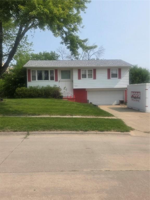 2520 Falbrook Dr NE, Cedar Rapids, IA 52402 - view of front of home featuring an attached garage, concrete driveway, and a front lawn