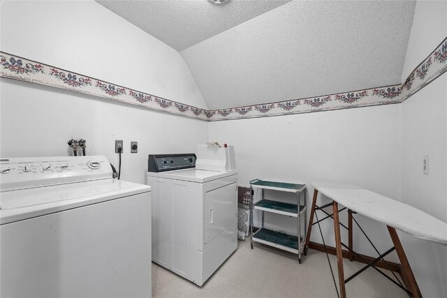 4633 Northwood Dr NE, Cedar Rapids, IA 52402 - laundry area featuring washer and dryer and a textured ceiling