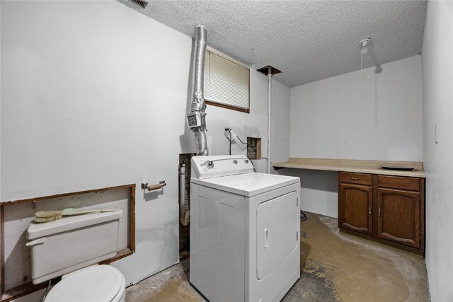 4633 Northwood Dr NE, Cedar Rapids, IA 52402 - washroom with washer / dryer and a textured ceiling