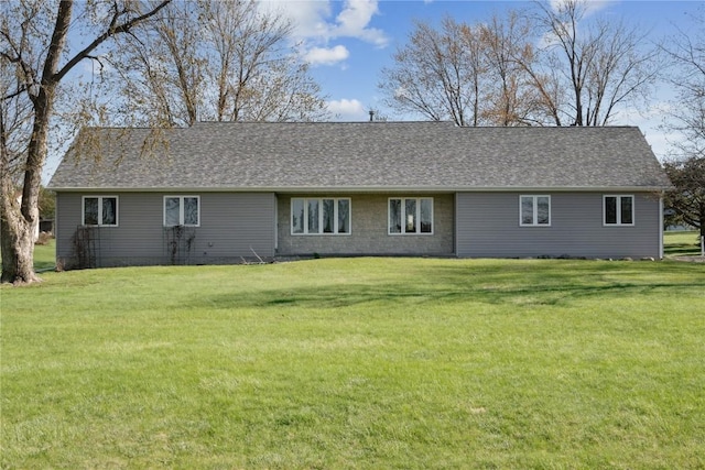 6405 Hillcrest Rd, Cedar Rapids, IA 52404 - back of property with a yard