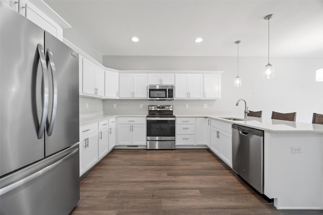 1333 Truman Ct NE Unit B, Cedar Rapids, IA 52402 - kitchen with stainless steel appliances, a sink, light countertops, a peninsula, and recessed lighting