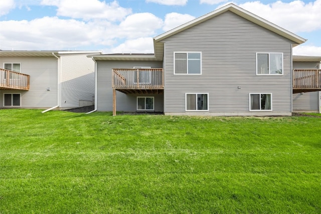 1333 Truman Ct NE Unit B, Cedar Rapids, IA 52402 - back of property featuring a yard and a wooden deck