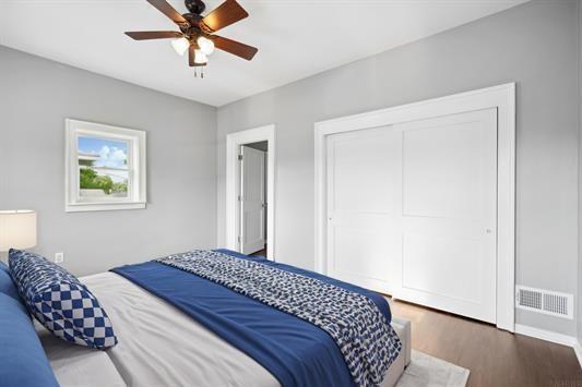 611 3rd Ave NE, Independence, IA 50644 - bedroom with wood finished floors, a closet, and a ceiling fan