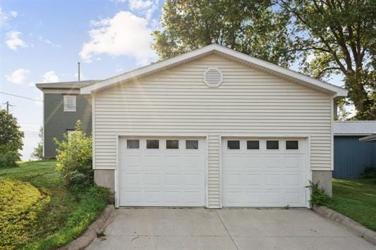 611 3rd Ave NE, Independence, IA 50644 - view of detached garage