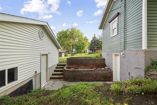 611 3rd Ave NE, Independence, IA 50644 - view of yard
