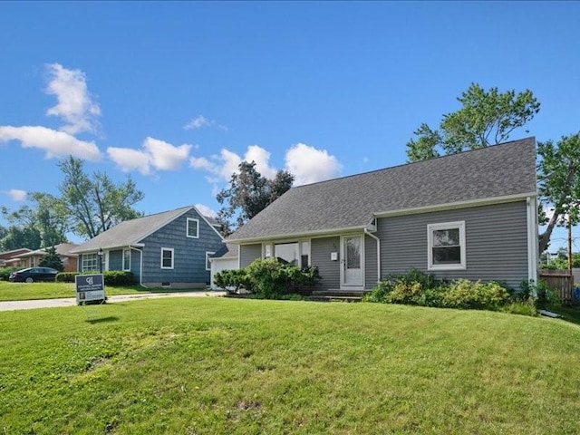 751 30th St NE, Cedar Rapids, IA 52402 - view of front of property featuring a front yard and a garage