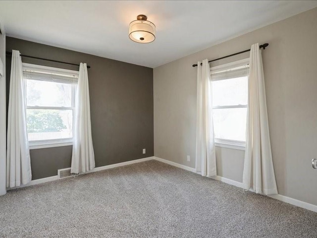 751 30th St NE, Cedar Rapids, IA 52402 - carpeted empty room featuring baseboards
