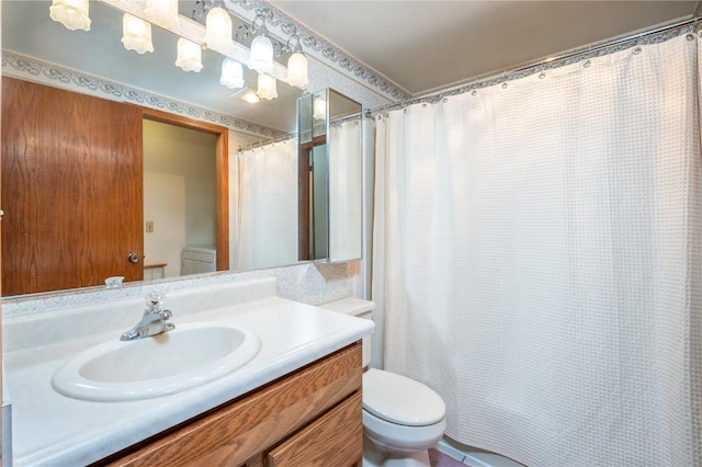 109 Oreole NE, Solon, IA 52333 - full bathroom with toilet, vanity, and a shower with curtain