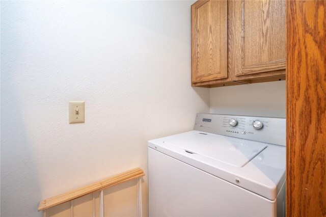 109 Oreole NE, Solon, IA 52333 - laundry area featuring washer / dryer and cabinet space