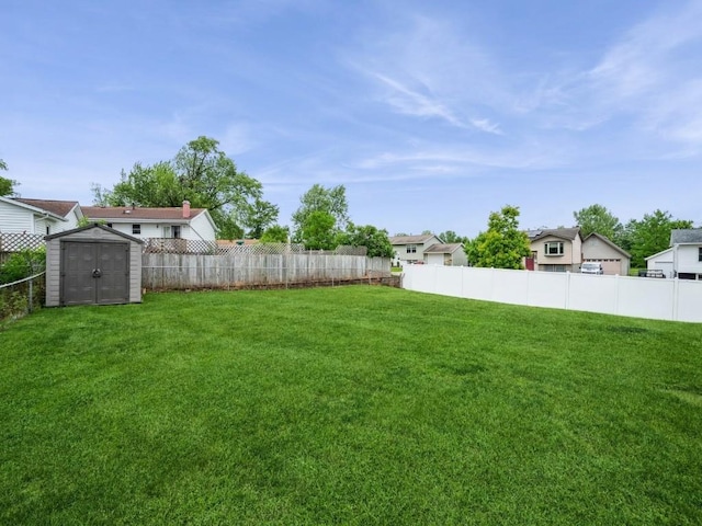 4721 Pine View Dr NE, Cedar Rapids, IA 52402 - view of yard