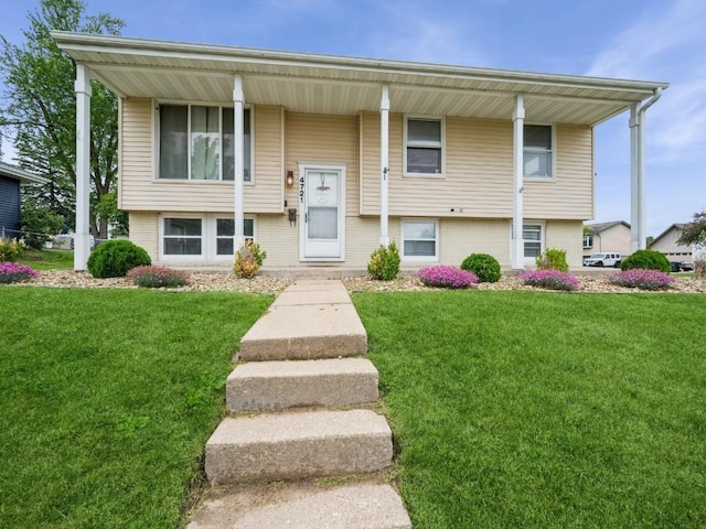 4721 Pine View Dr NE, Cedar Rapids, IA 52402 - split foyer home featuring a front yard, brick siding, and covered porch