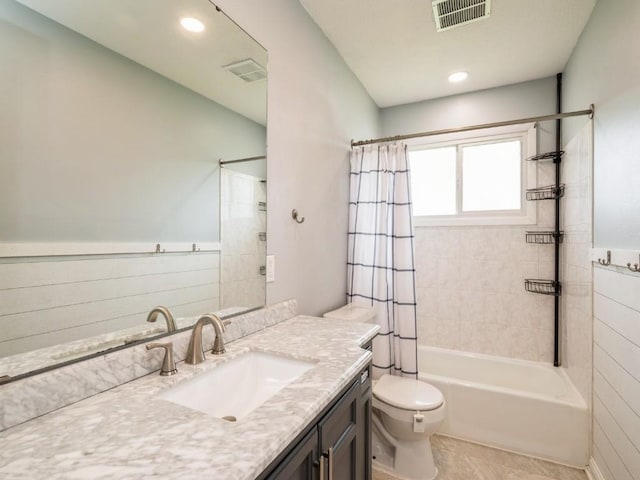4721 Pine View Dr NE, Cedar Rapids, IA 52402 - full bath with shower / tub combo with curtain, vanity, and toilet