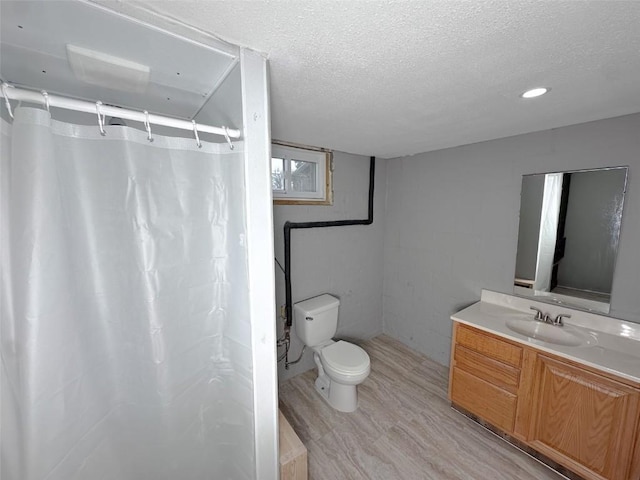 2339 Rompot St SE, Cedar Rapids, IA 52403 - full bath featuring a textured ceiling, vanity, toilet, a shower with curtain, and wood finished floors