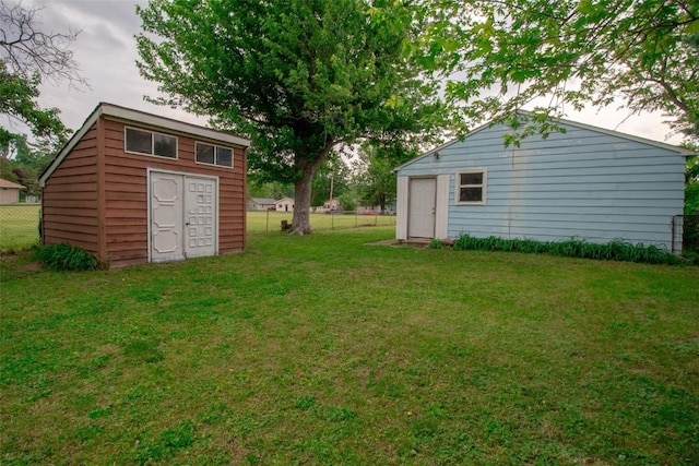 2339 Rompot St SE, Cedar Rapids, IA 52403 - view of yard featuring an outbuilding