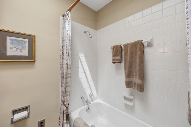 3009 Terry Dr SE, Cedar Rapids, IA 52403 - bathroom with shower / bath combo with shower curtain