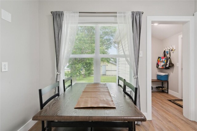 944 L St SW, Cedar Rapids, IA 52404 - dining space featuring light wood-style flooring and baseboards