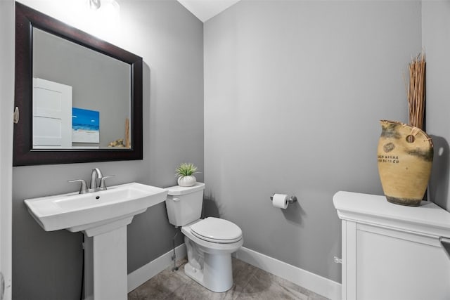 6318 Rapids Ridge Rd NE, Cedar Rapids, IA 52411 - bathroom with toilet and baseboards