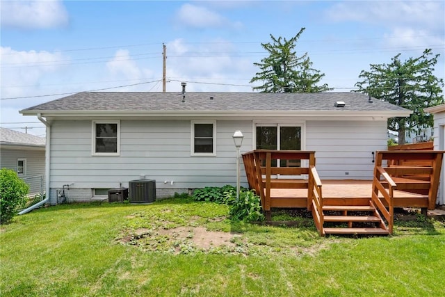 32 29th Ave SW, Cedar Rapids, IA 52404 - rear view of property featuring central air condition unit, a lawn, a deck, and a shingled roof