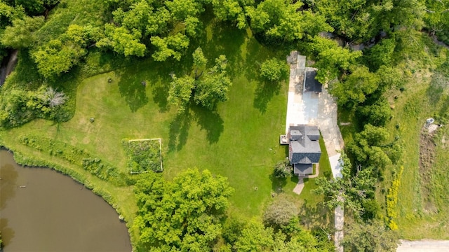 4427 J St SW, Cedar Rapids, IA 52404 - drone / aerial view of a large body of water