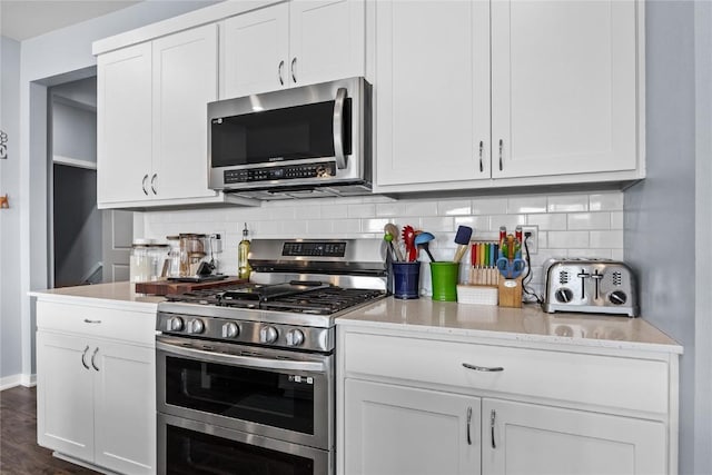 2890 Meadow Ct, Hiawatha, IA 52233 - kitchen featuring stainless steel appliances, tasteful backsplash, and white cabinets