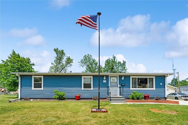 1026 Eisenhower Rd, Hiawatha, IA 52233 - view of front of property featuring a front yard