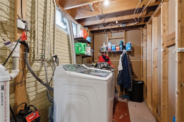 1026 Eisenhower Rd, Hiawatha, IA 52233 - laundry room featuring washer / dryer