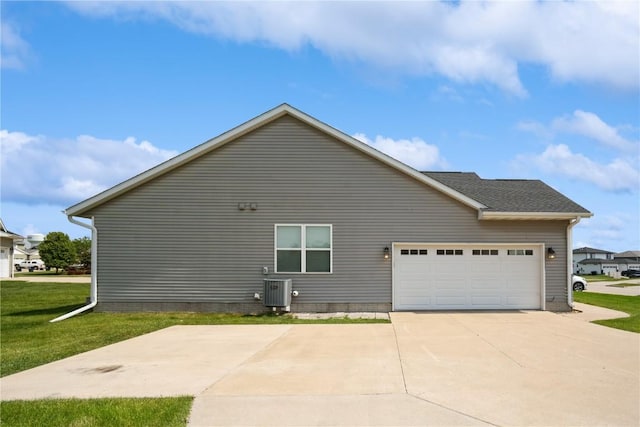 3092 Sherwood Dr, Marion, IA 52302 - view of property exterior with a garage, a lawn, and driveway