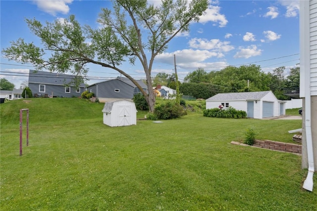 2241 Williams Blvd SW, Cedar Rapids, IA 52404 - view of green lawn with a detached garage