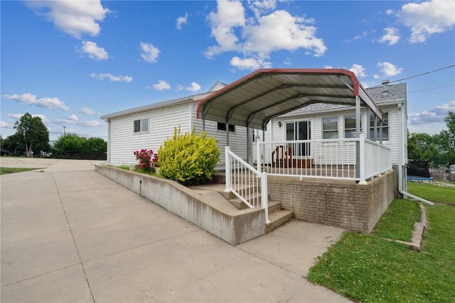 2241 Williams Blvd SW, Cedar Rapids, IA 52404 - manufactured / mobile home with a carport