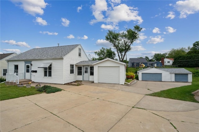 2241 Williams Blvd SW, Cedar Rapids, IA 52404 - traditional-style home featuring a shingled roof